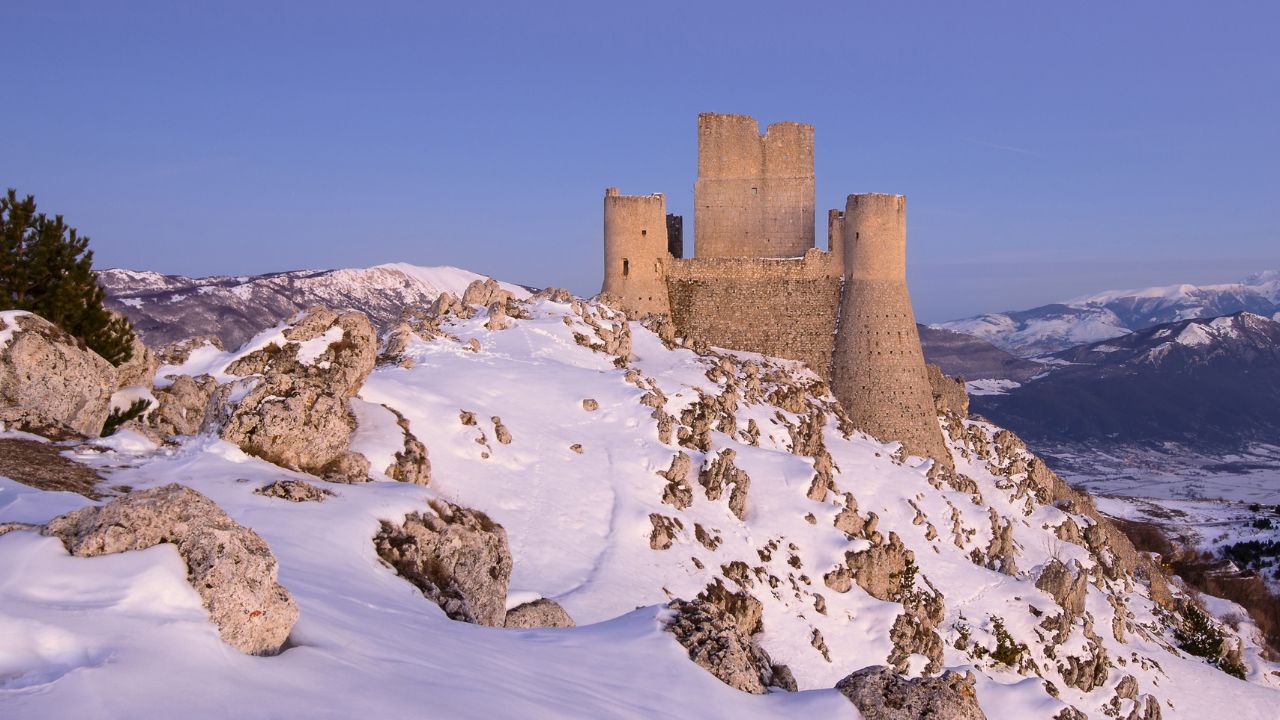 trekkingabruzzo-trekking-abruzzo-roccacalascio-explora